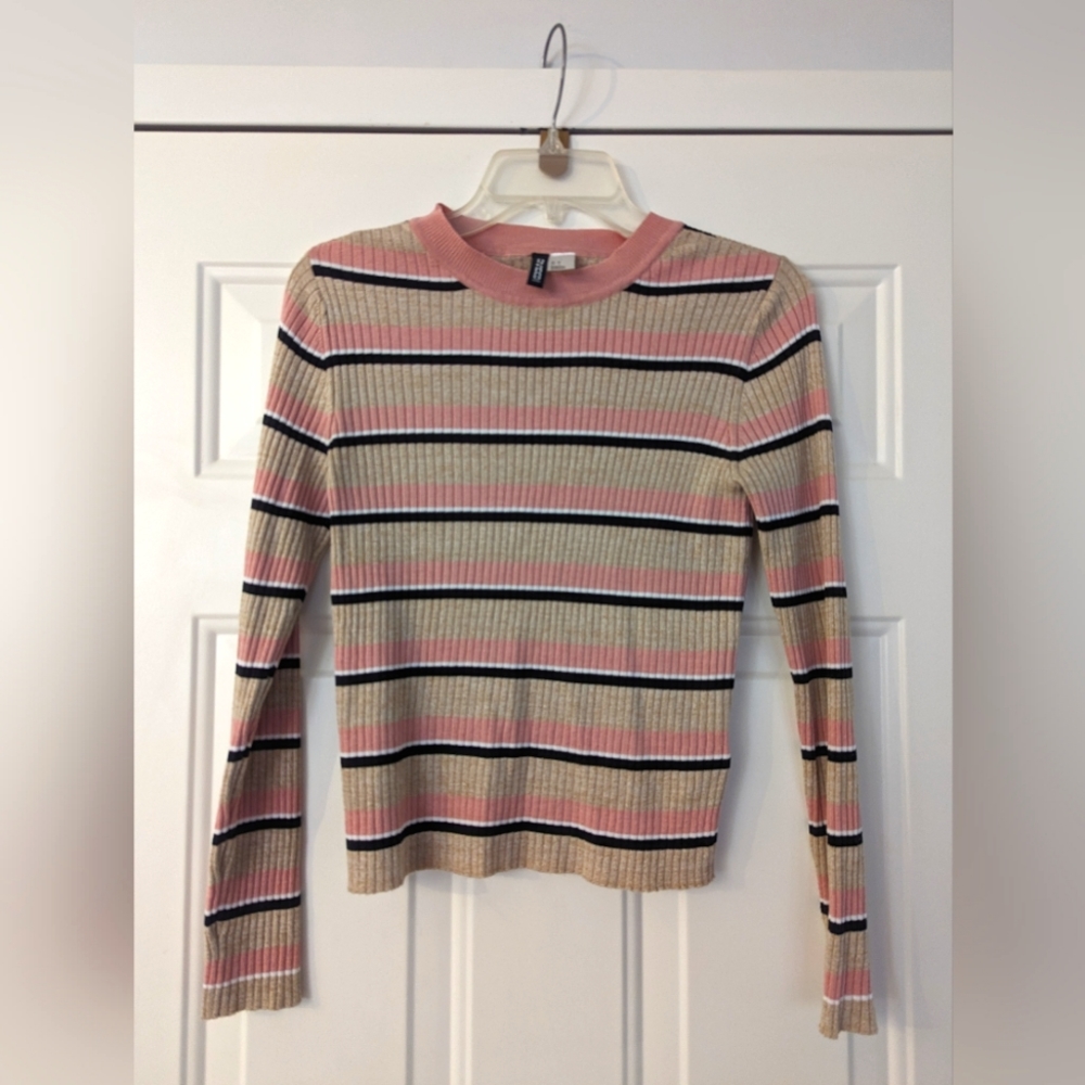 Divided. Medium. Pink, tan, white, back.